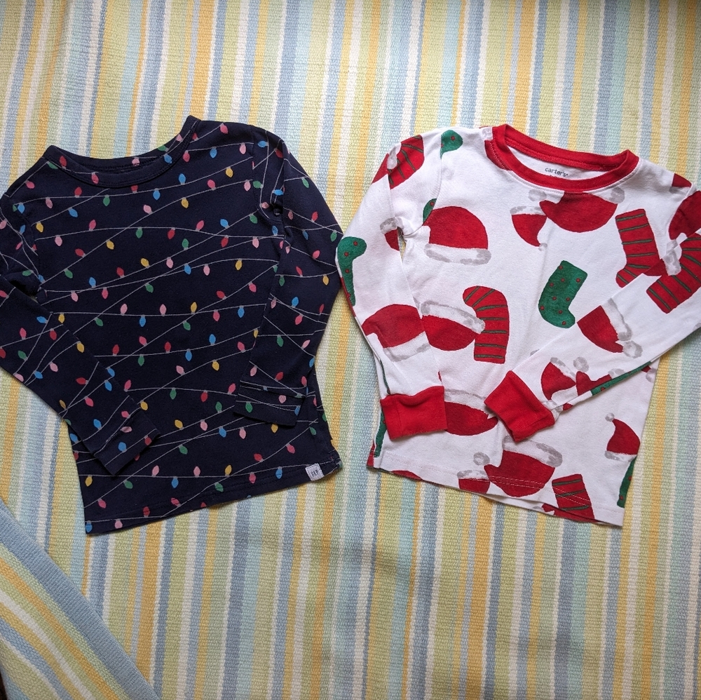 ⭐ Lot of two Holiday themed pajama PJ Tops 5T